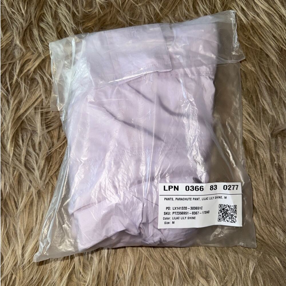 New Fabletics Lightweight Cargo Jogger Lilac Lily Shine size M - Picture 3 of 8